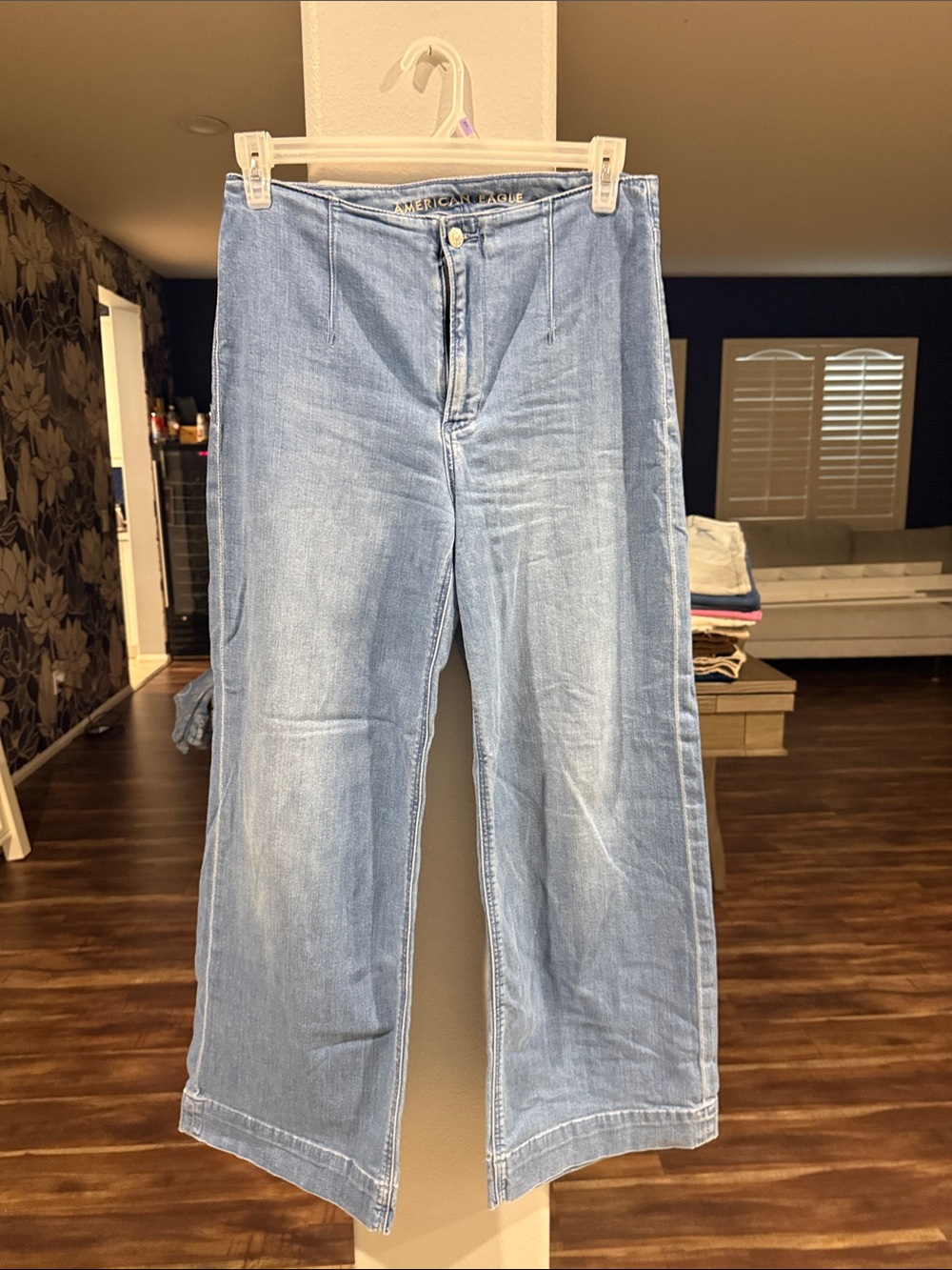 American Eagle Outfitters Light Wash Wide-Leg Jeans - Women's
